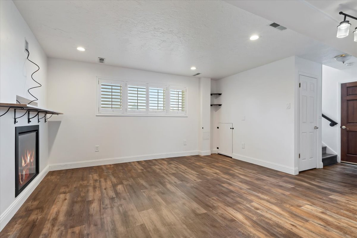 Family Room - 954 W River Point Cir