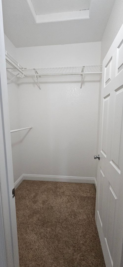 Building Photo - G Street 6 Plex