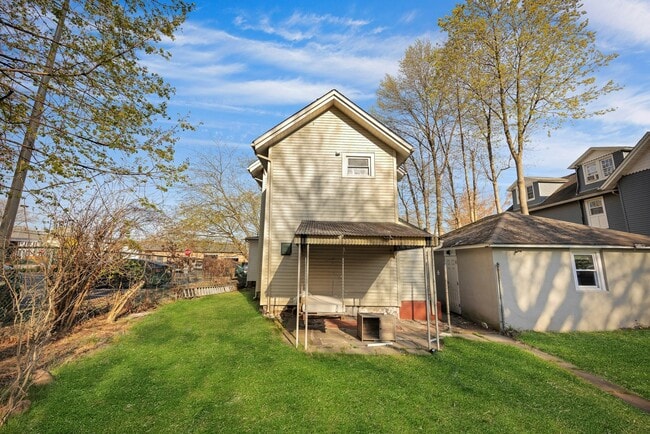 Building Photo - 460 Orchard St