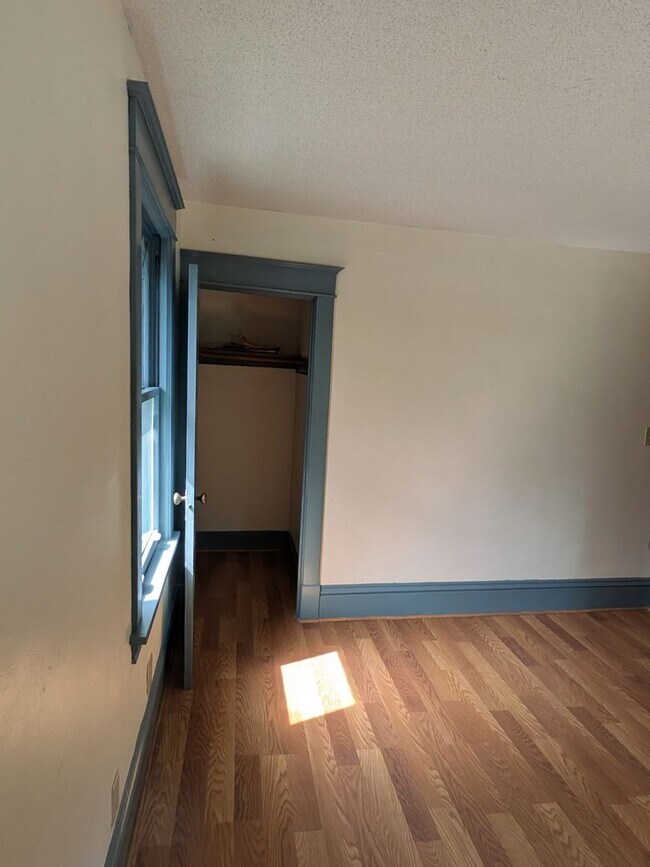 Building Photo - Charming 5-bedroom home in the heart of Hamline–Midway!