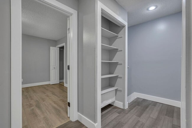 Building Photo - Beautiful 3 Bedroom 1.5 Bathroom Townhome Minutes from Easton