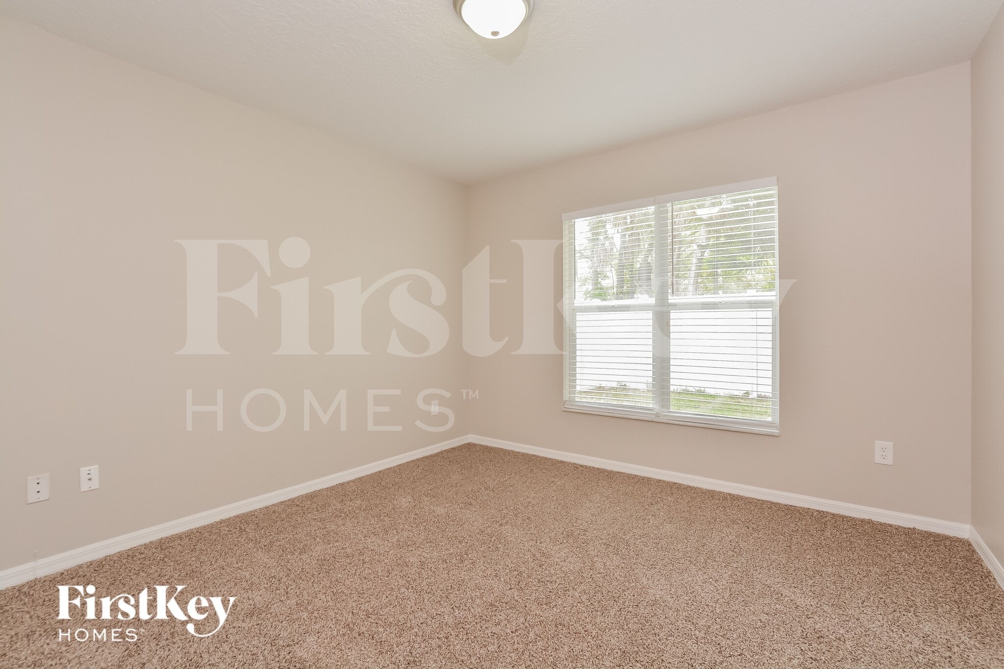 Building Photo - 1019 E Pebble Beach Cir