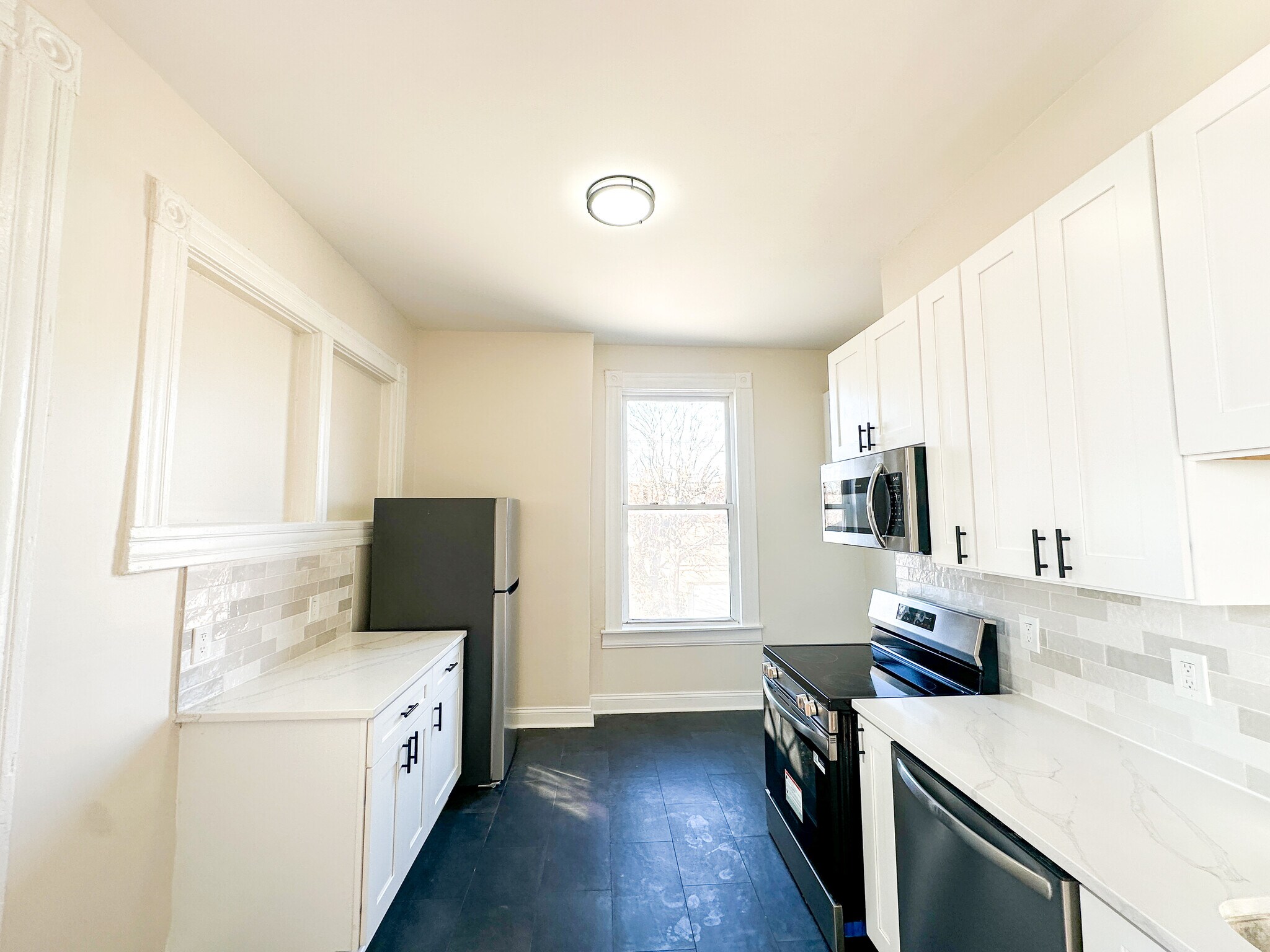 Building Photo - 3333 California Ave