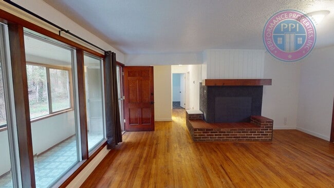 Building Photo - Enjoy Rural Living, Close To City & Freeways!!!  Beautiful Outdoor Living Space, Single Level Ran...