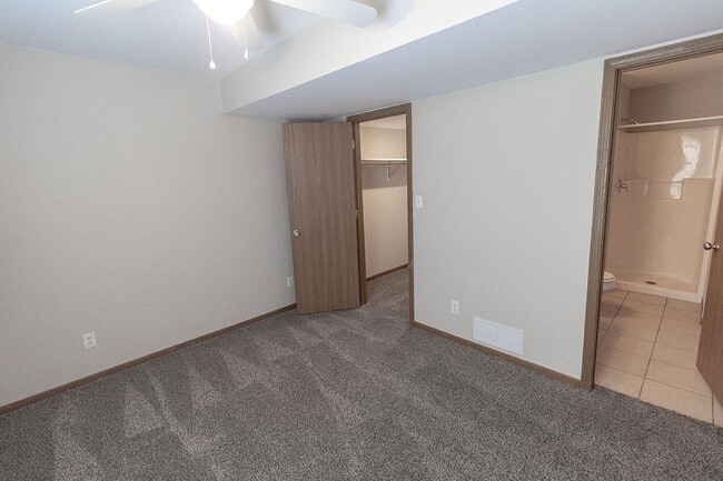 Building Photo - 3611 Zinnia Dr