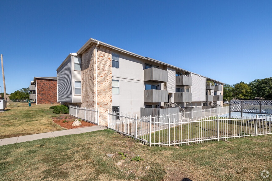 Primary Photo - Brentwood Apartments