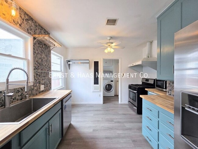 Building Photo - 1067 Ximeno Ave