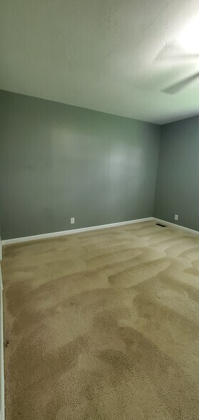 Building Photo - 313 Britanna Dr