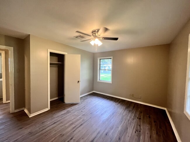 Building Photo - 703 Camellia Dr