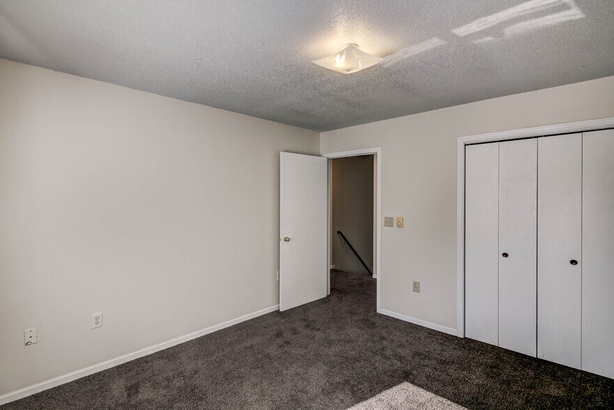 Building Photo - 1008 Dutchman Dr