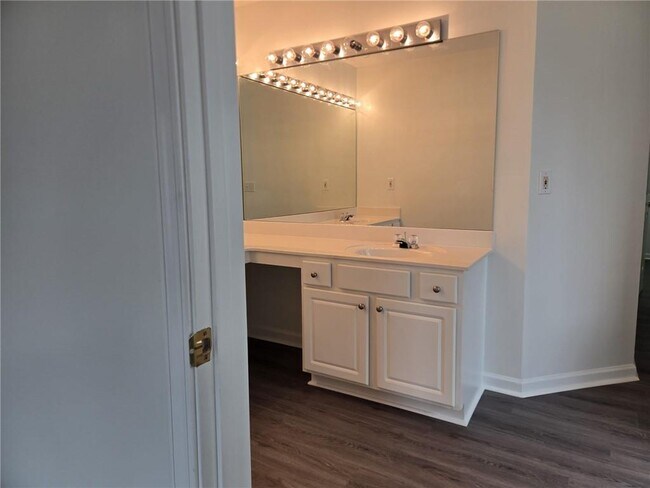 Building Photo - 4010 Ridgefair Dr