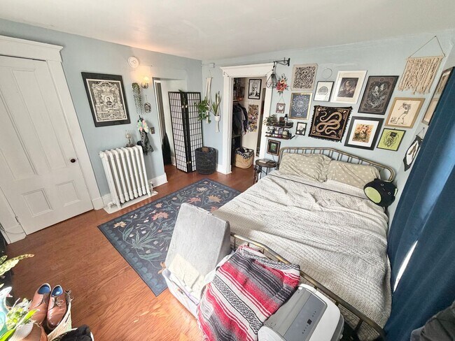 Building Photo - 1 Bedroom in Burlington VT Available 7/1!