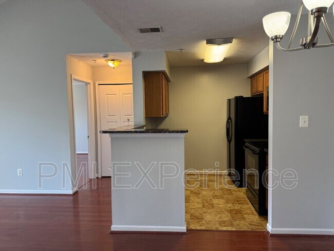 Building Photo - 8931 Town Center Cir