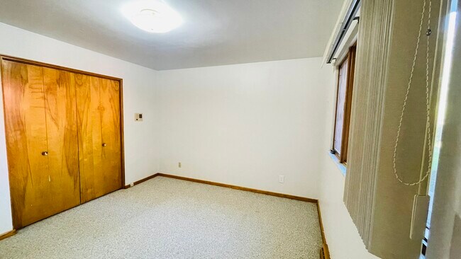 Building Photo - 1491 E Maiden St