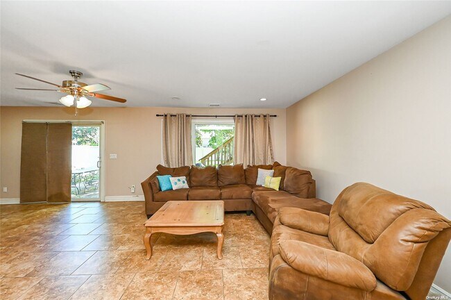 Building Photo - 316 Kimberly Pl