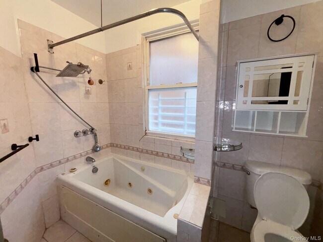 Building Photo - 1718 Melville St