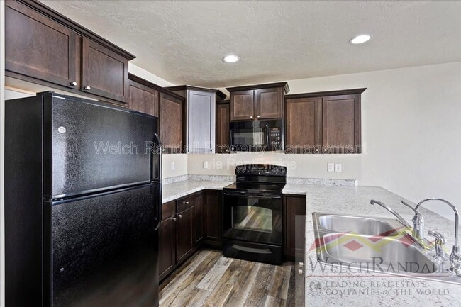 Building Photo - 1140 Seraphim Ct