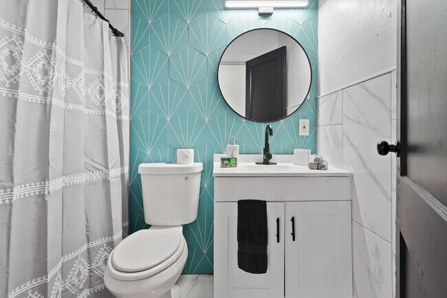 Building Photo - 1829 Hollenbeck Dr