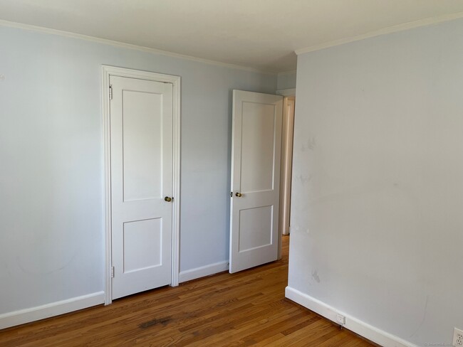 Building Photo - 1058 Farmington Ave