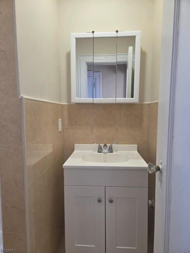 Building Photo - 80 Union Ave