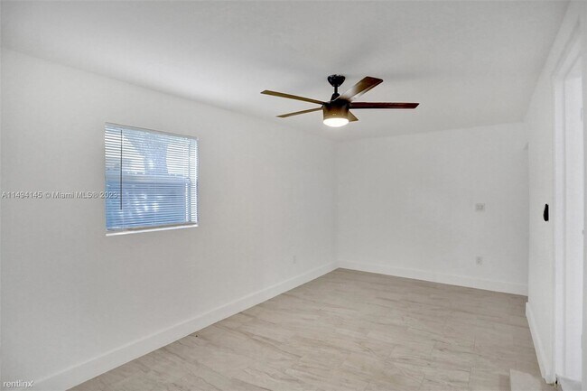 Building Photo - 3 br, 2 bath House - 242 SW 9th St # 1