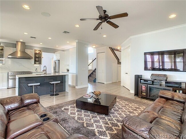Building Photo - 4827 SW 183rd Ave
