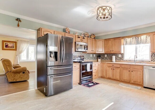 Building Photo - 735 Reckord Rd