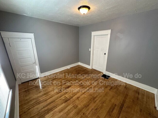 Building Photo - 5233 E 6th St