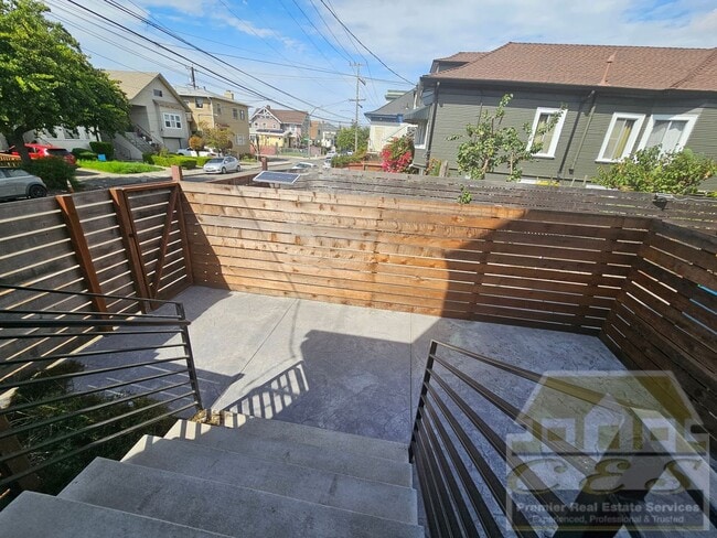 Building Photo - Modern Elegance Meets Timeless Charm – 4 bedroom 4 bath Home in North Oakland