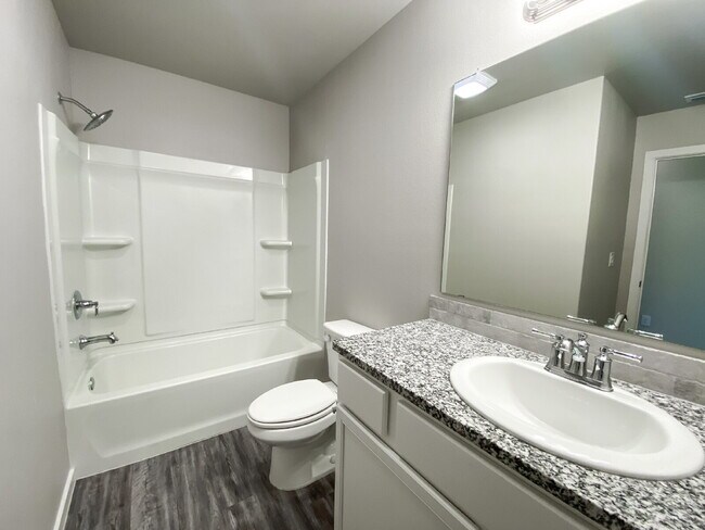 Building Photo - Luxurious Duplex in Frenship ISD!