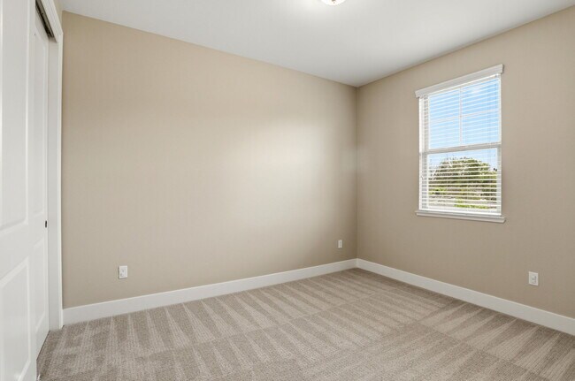 Building Photo - 621 Cinnamon Cir