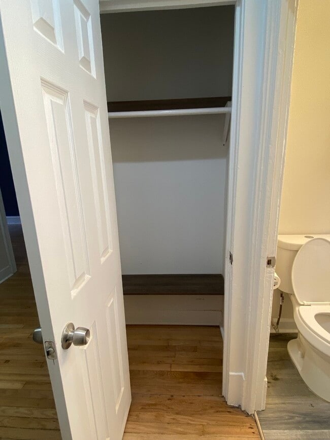 Building Photo - 2210 E 70th St