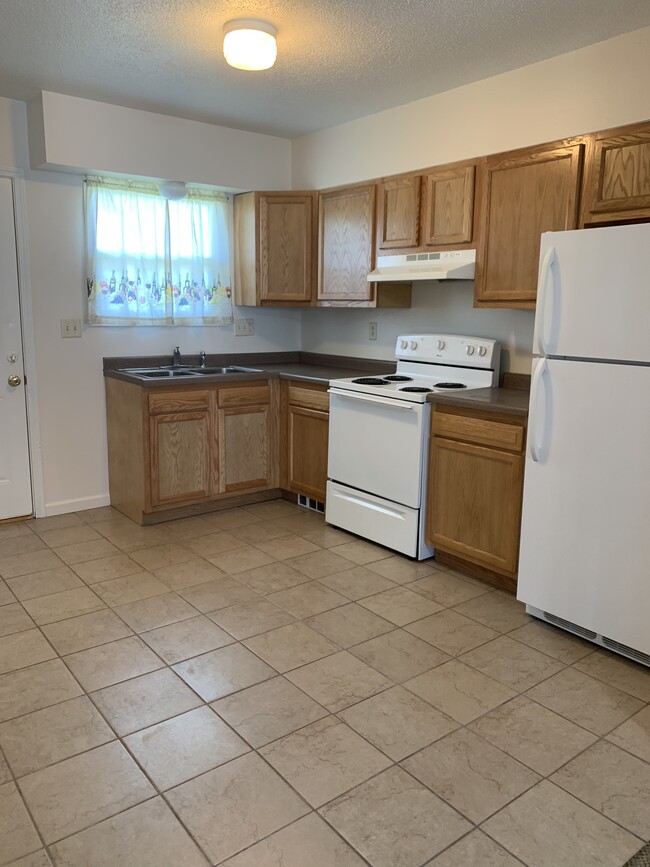 Kitchen - 354 W Douglas St