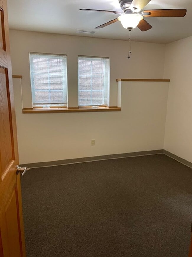 Building Photo - lcm325