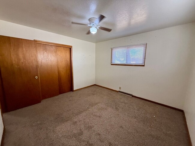 Building Photo - Quick Move In! 6 Month Lease Special! 3 bedroom, 1.5 Bath Home with attached garage in Loveland, CO