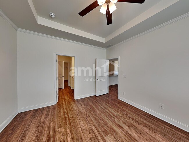 Building Photo - 7077 Creeksong Dr