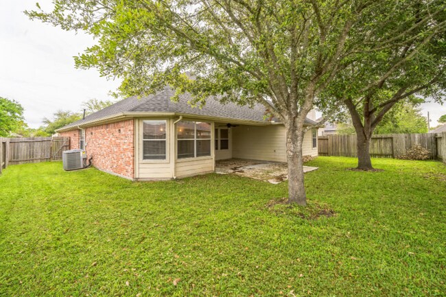 Building Photo - 3005 Gardencrest Ln