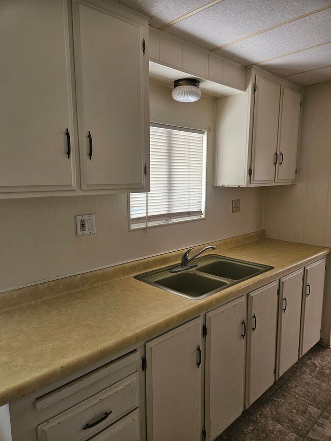 Building Photo - CUTE 2 Bed/2 Bath Mobile on 2 lots in Cent...