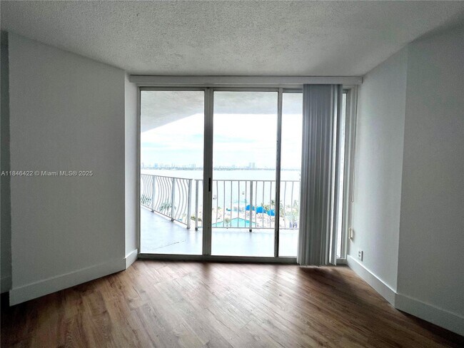 Building Photo - 7601 E Treasure Dr