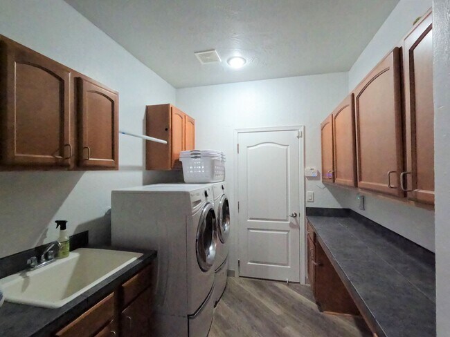 Building Photo - 2947 Longbow Loop