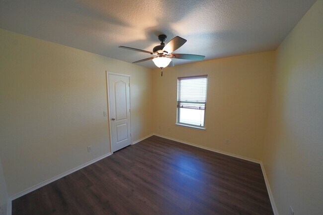 Building Photo - Great 4 Bedroom Home Now Available in Cibo...