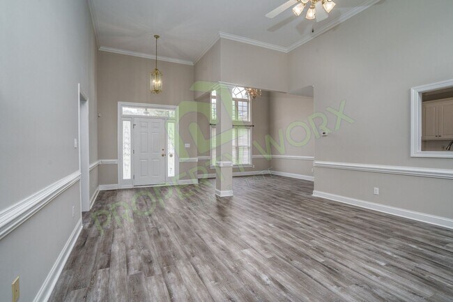 Building Photo - Executive Style Rental in Red Oak