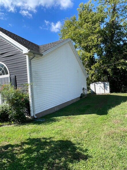 Building Photo - 601 Colonial Ct