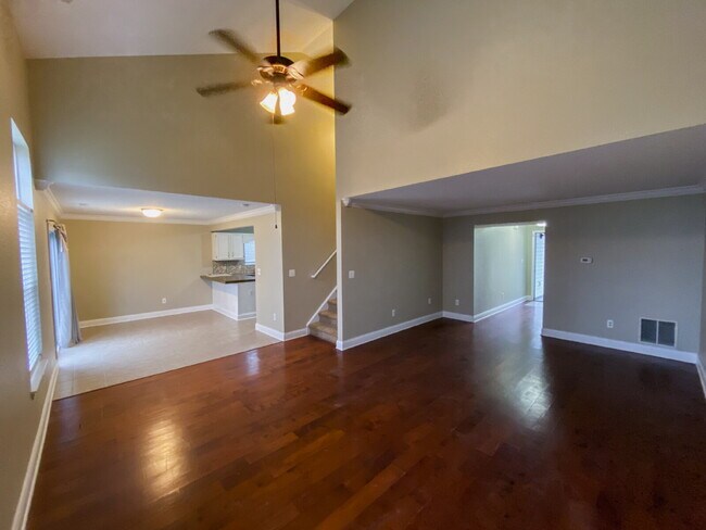 Building Photo - Welcome home to this charming 4-bedroom, 2.5-bath home in Noblesville!