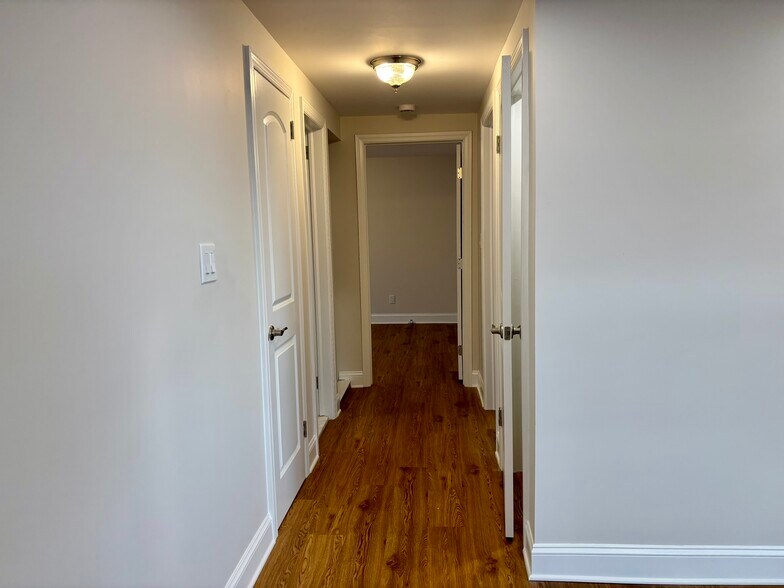 Building Photo - 6 Marwood Rd S