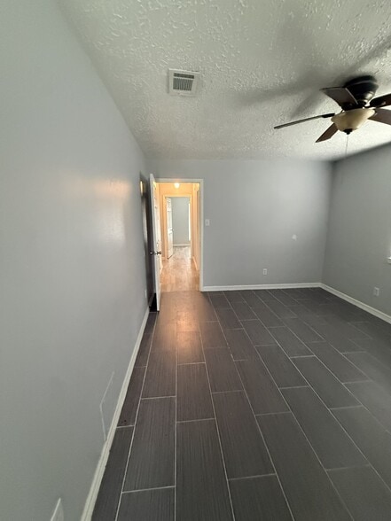 Building Photo - 13323 S Thorntree Dr