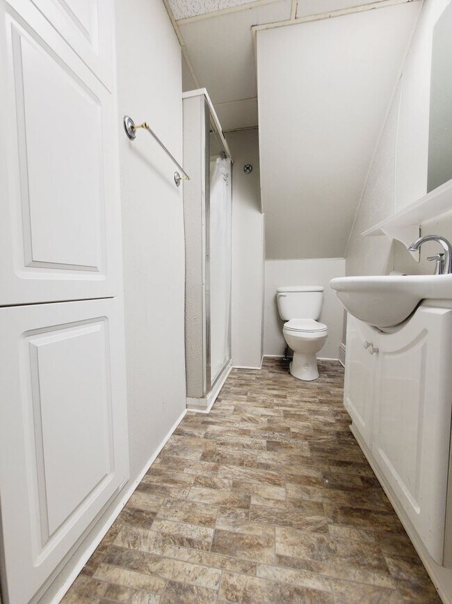 Building Photo - Studio 1 Bath Apartment