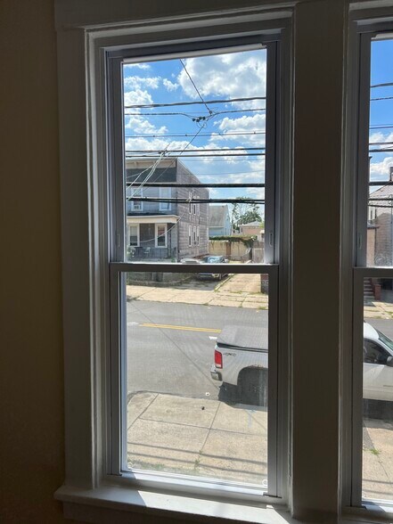 Building Photo - 706 S Ave W