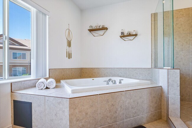 Building Photo - 3 BR + Bonus, Fully furnished, Includes Ut...