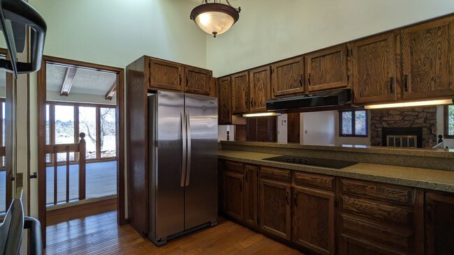Building Photo - Beautiful 5 Bed, 3.25 Bath Broadmoor Home!